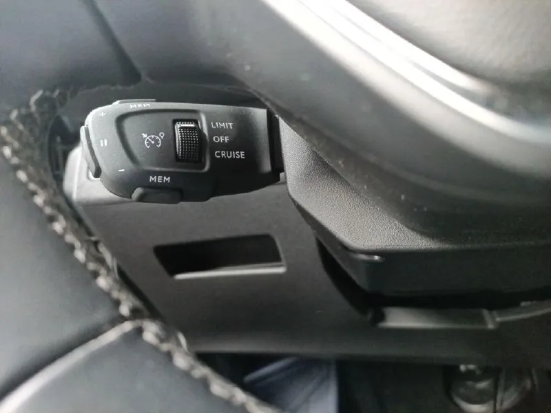PEUGEOT 5008 2021