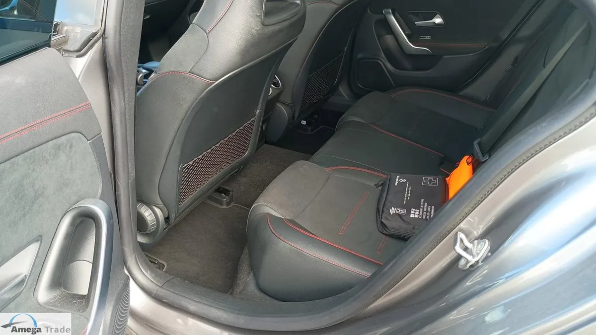 MERCEDES-BENZ CLA 180 AMG-LINE 2022