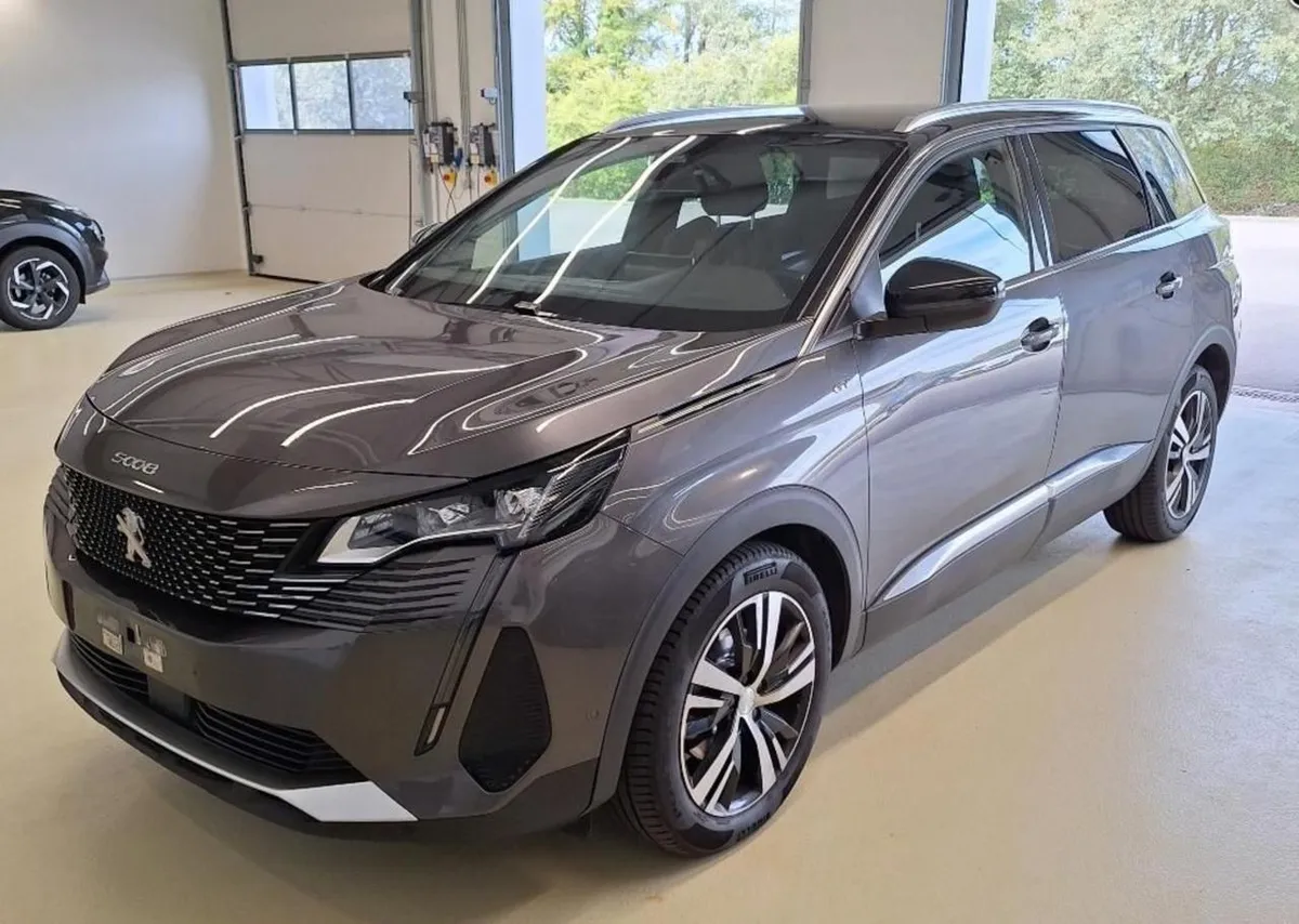 PEUGEOT 5008 2022