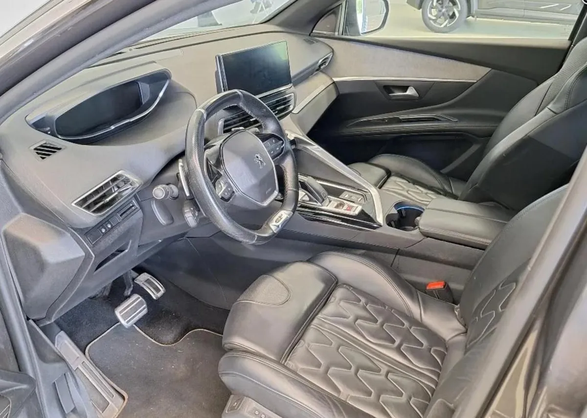 PEUGEOT 5008 2022