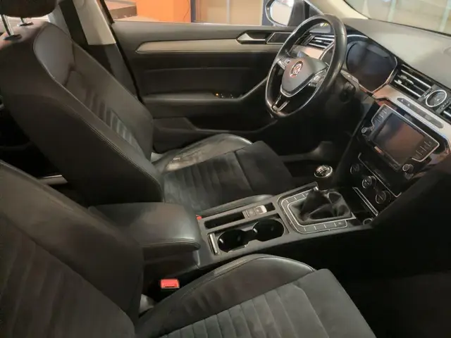 VOLKSWAGEN PASSAT 2017