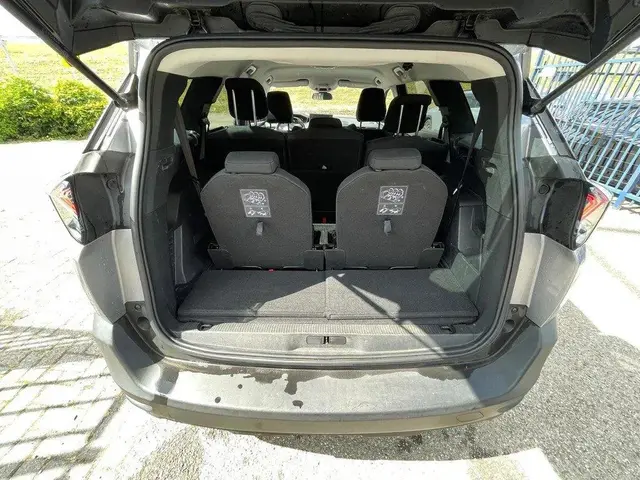 PEUGEOT 5008 2021