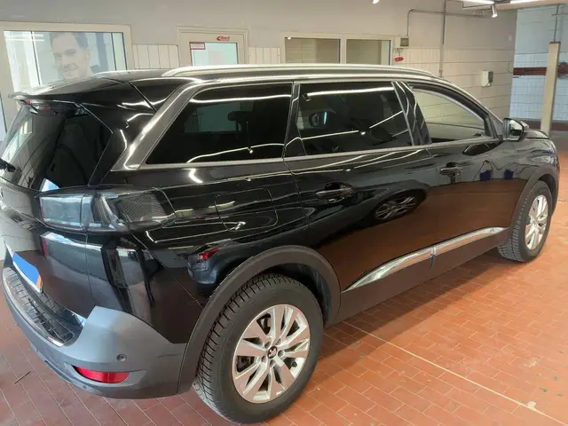 PEUGEOT 5008 2022