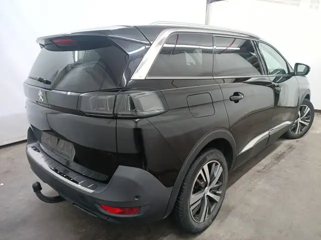 PEUGEOT 5008 2021