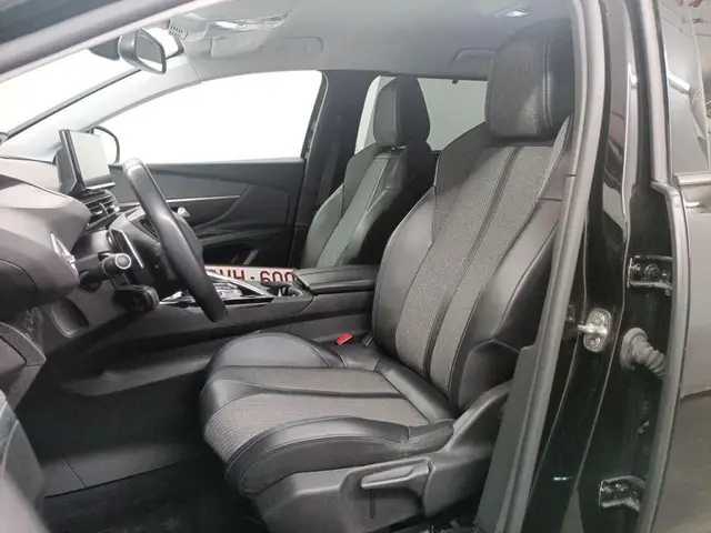 PEUGEOT 5008 2021