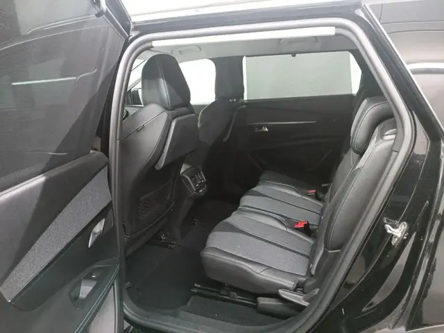 PEUGEOT 5008 2021