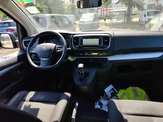 PEUGEOT TRAVELLER 2022