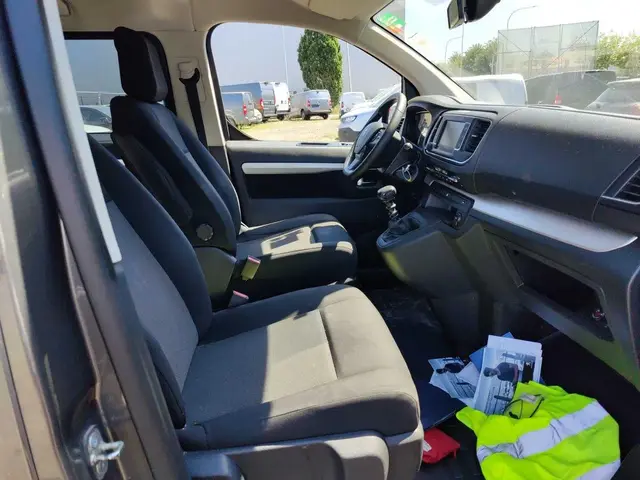 PEUGEOT TRAVELLER 2022