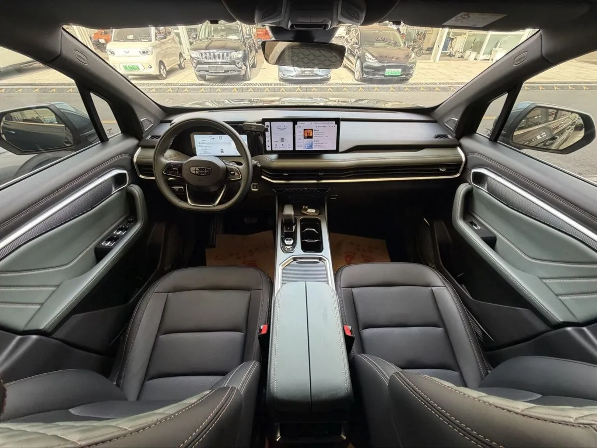 GEELY OKAVANGO PREMIUM 2023