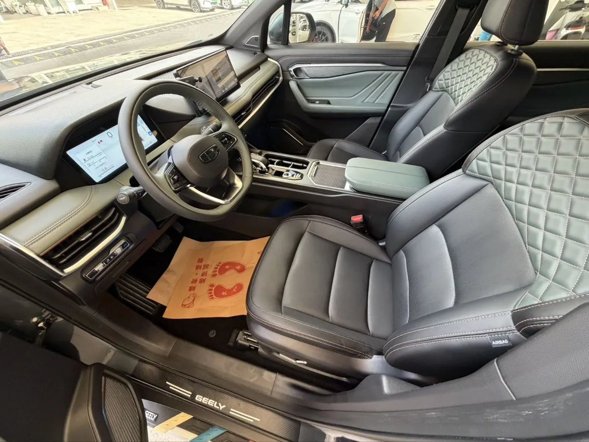 GEELY OKAVANGO PREMIUM 2023