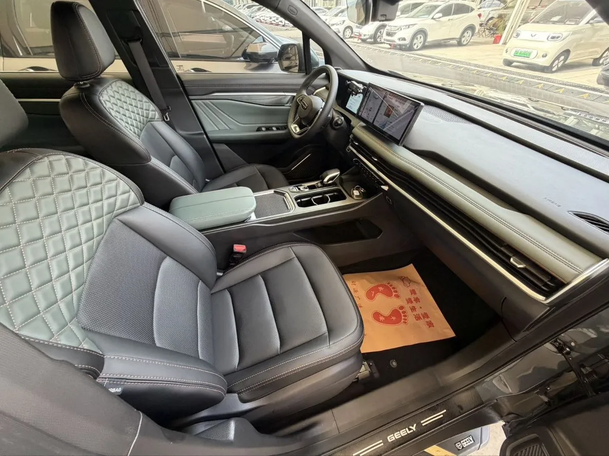GEELY OKAVANGO PREMIUM 2023