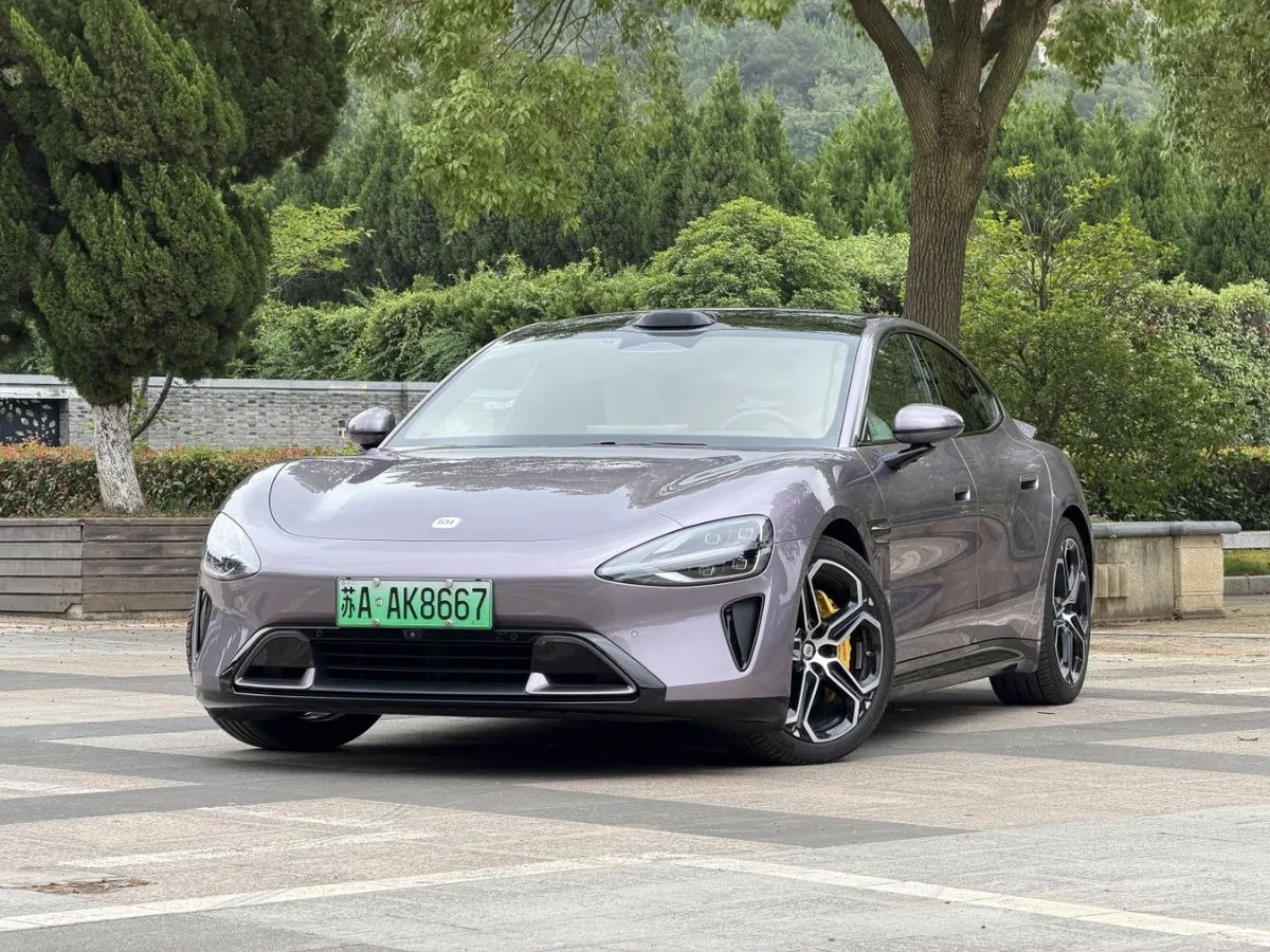 XIAOMI SU7 2024