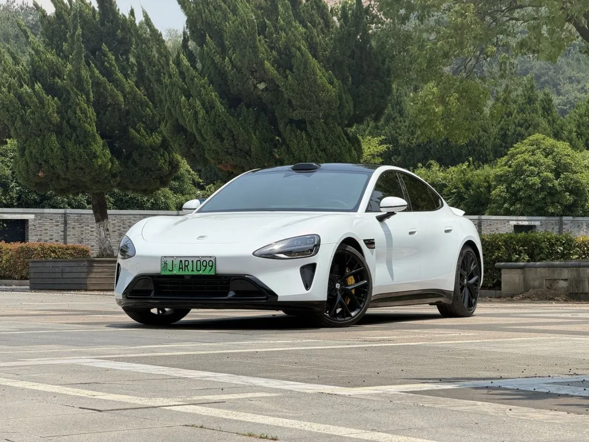 XIAOMI SU7 2024