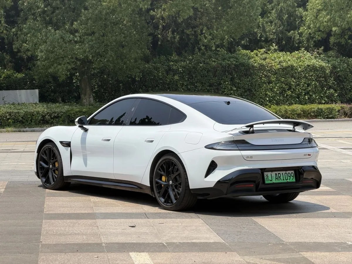 XIAOMI SU7 2024