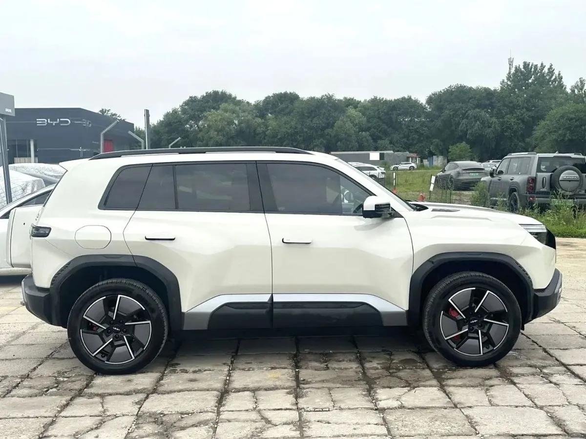 BYD FANG CHENGBAO TITANIUM 3 2025