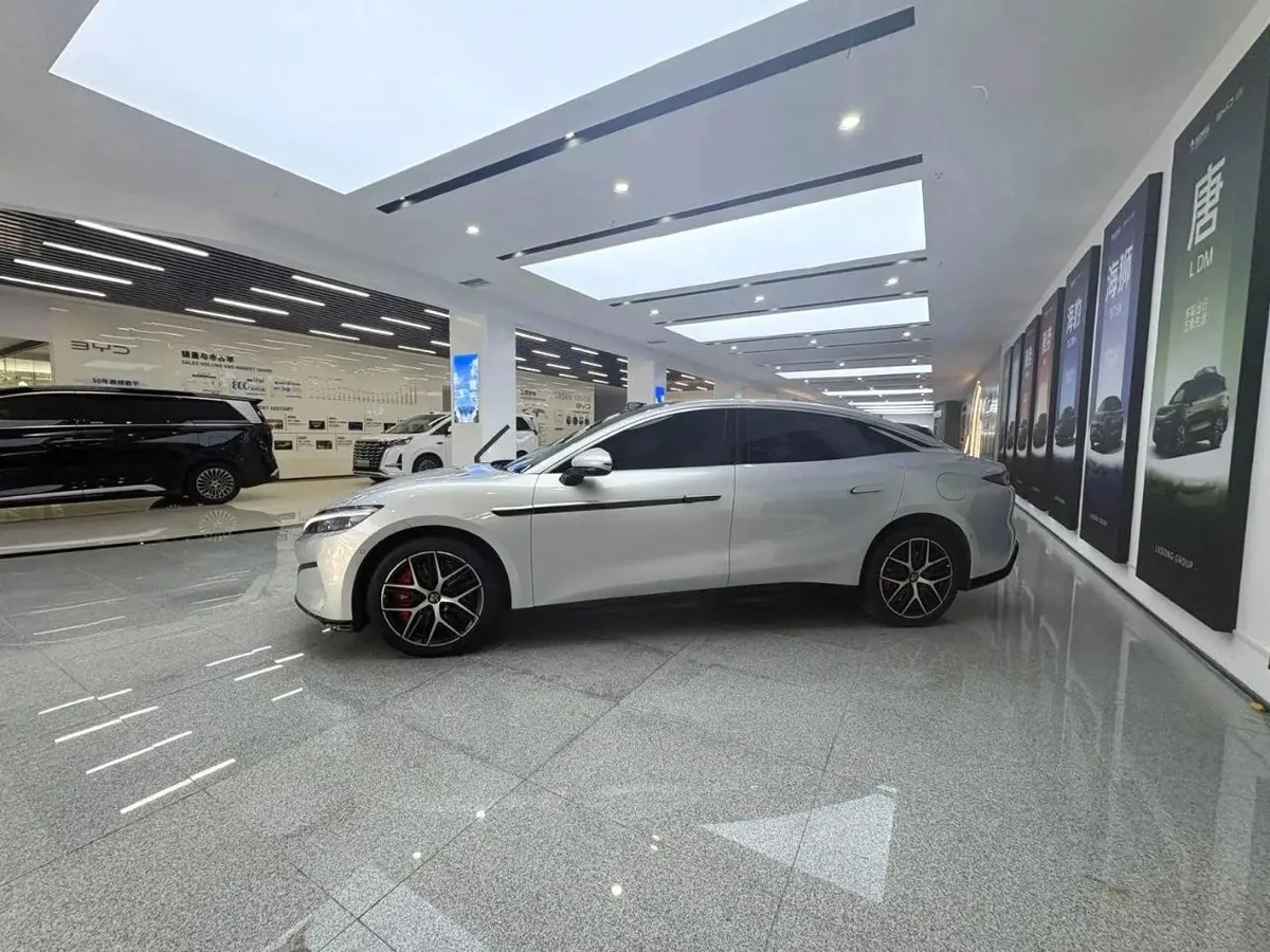 BYD HAN L 2025