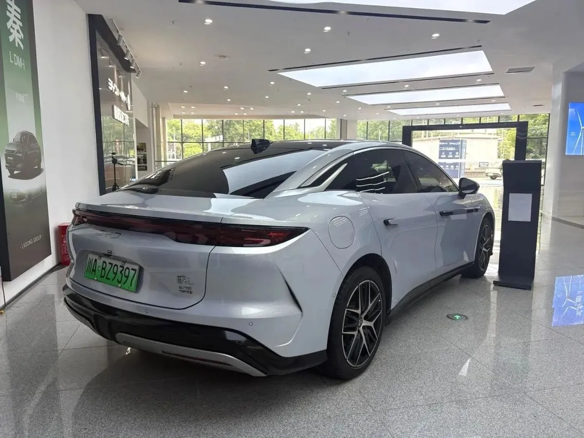 BYD HAN L 2025