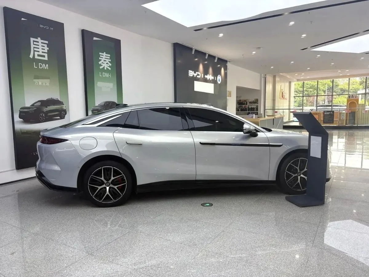 BYD HAN L 2025