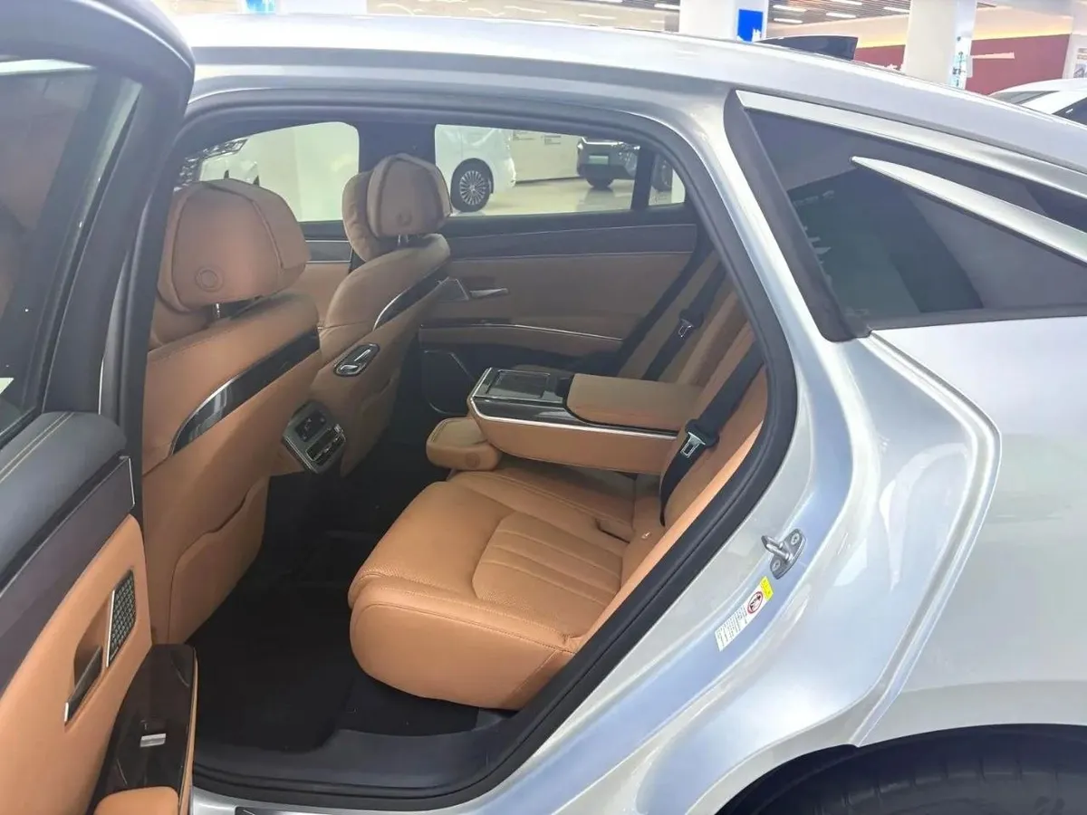 BYD HAN L 2025