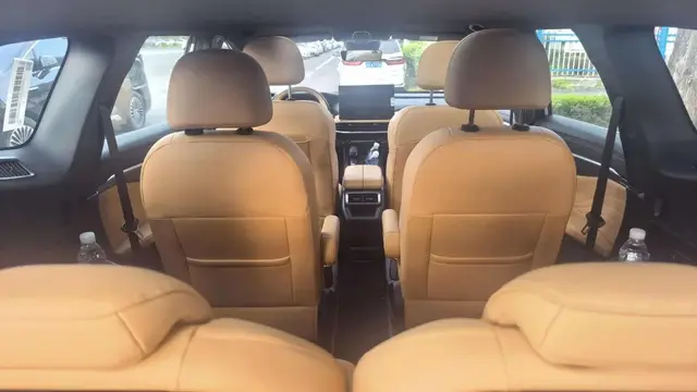 GEELY OKAVANGO 2025