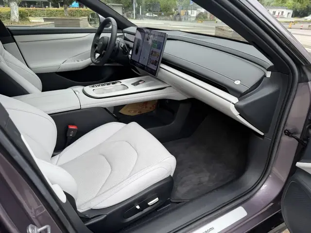 XIAOMI SU7 2024