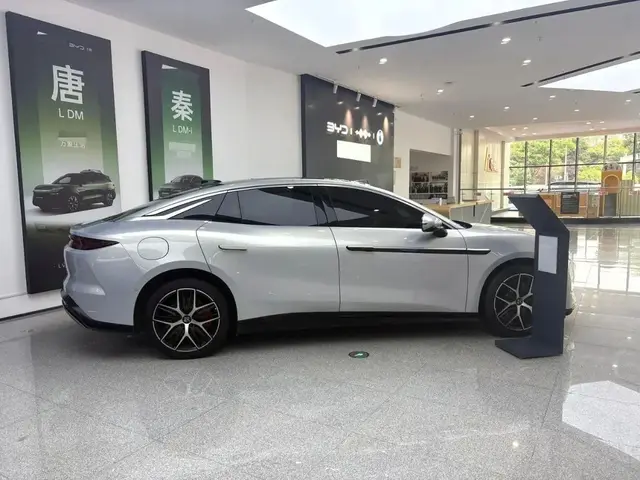 BYD HAN L 2025