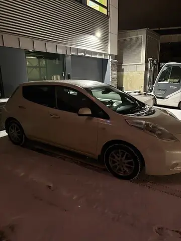 NISSAN LEAF 30 KWH 2016