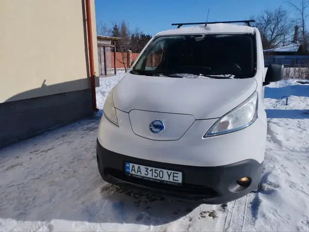 NISSAN E-NV200 2015