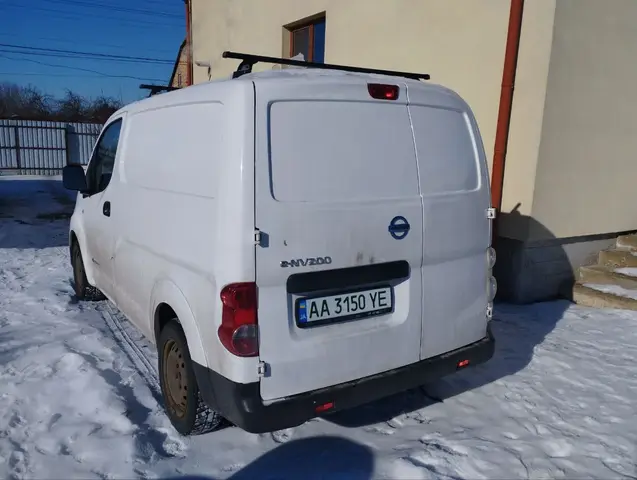 NISSAN E-NV200 2015