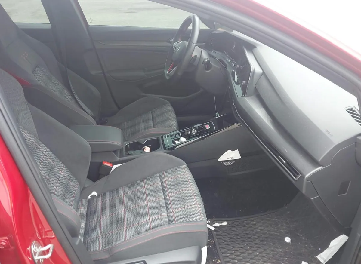 VOLKSWAGEN GOLF GTI 2 2024
