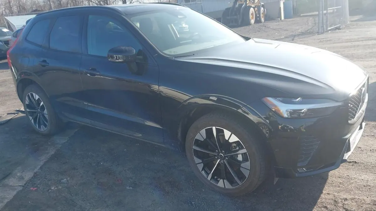VOLVO XC60 B5 PLUS 2026