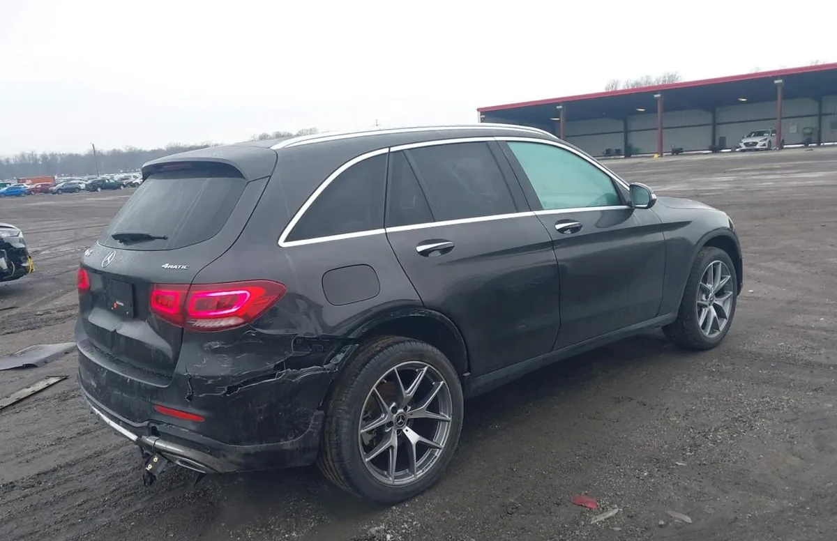 MERCEDES-BENZ GLC 300 2022