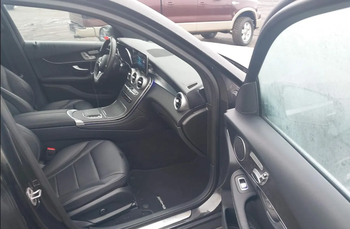 MERCEDES-BENZ GLC 300 2022