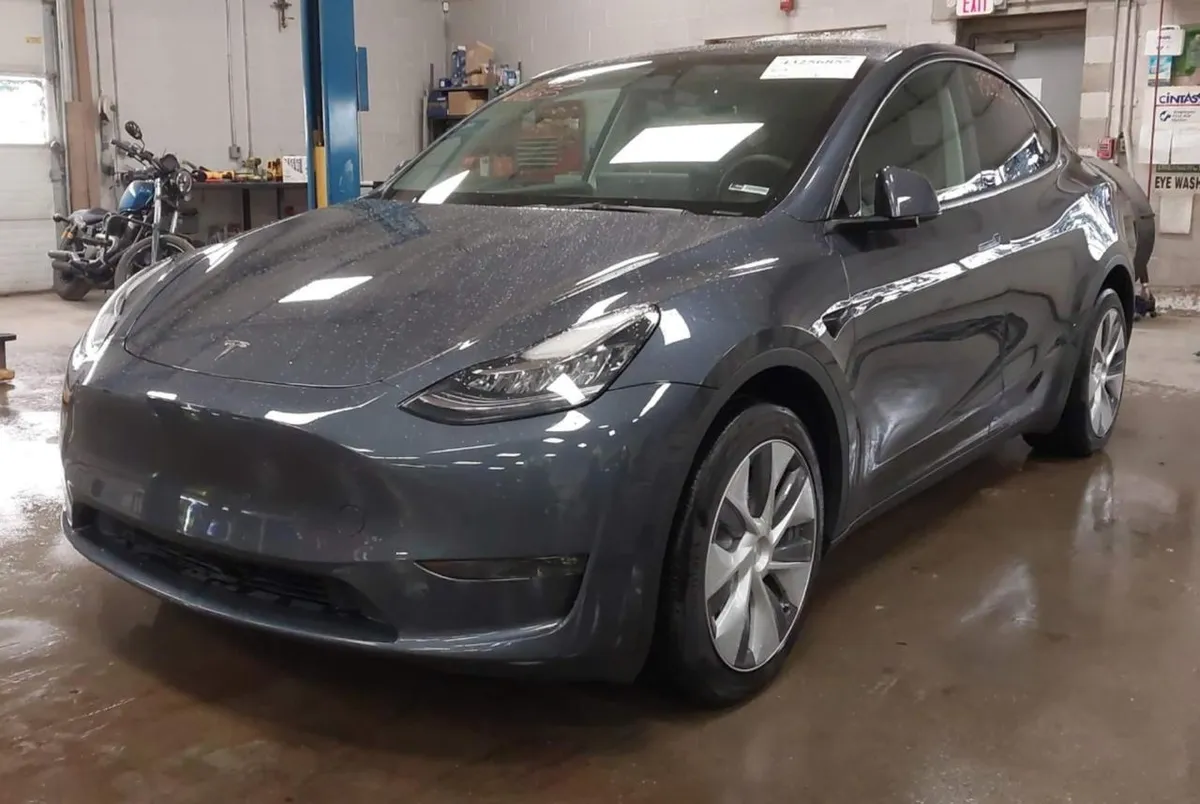 TESLA MODEL Y AWD/LONG RANGE 2023