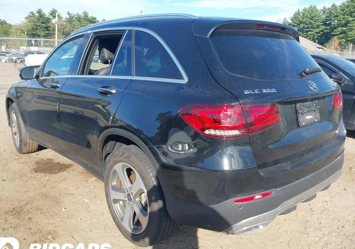 MERCEDES-BENZ GLC 300 2022