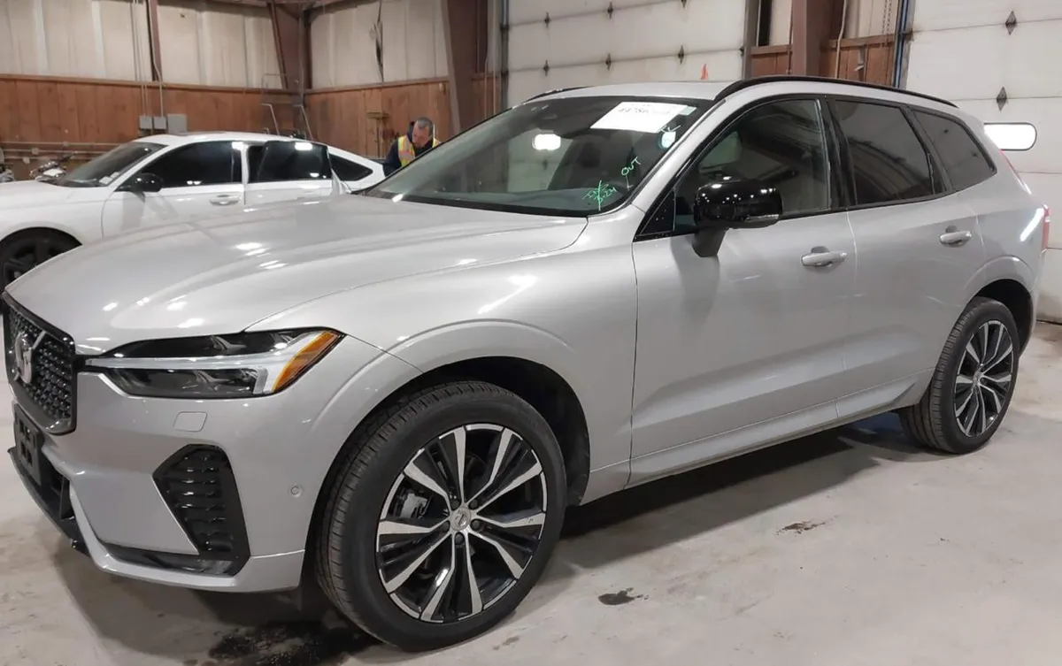 VOLVO XC60 B5 PLUS 2025