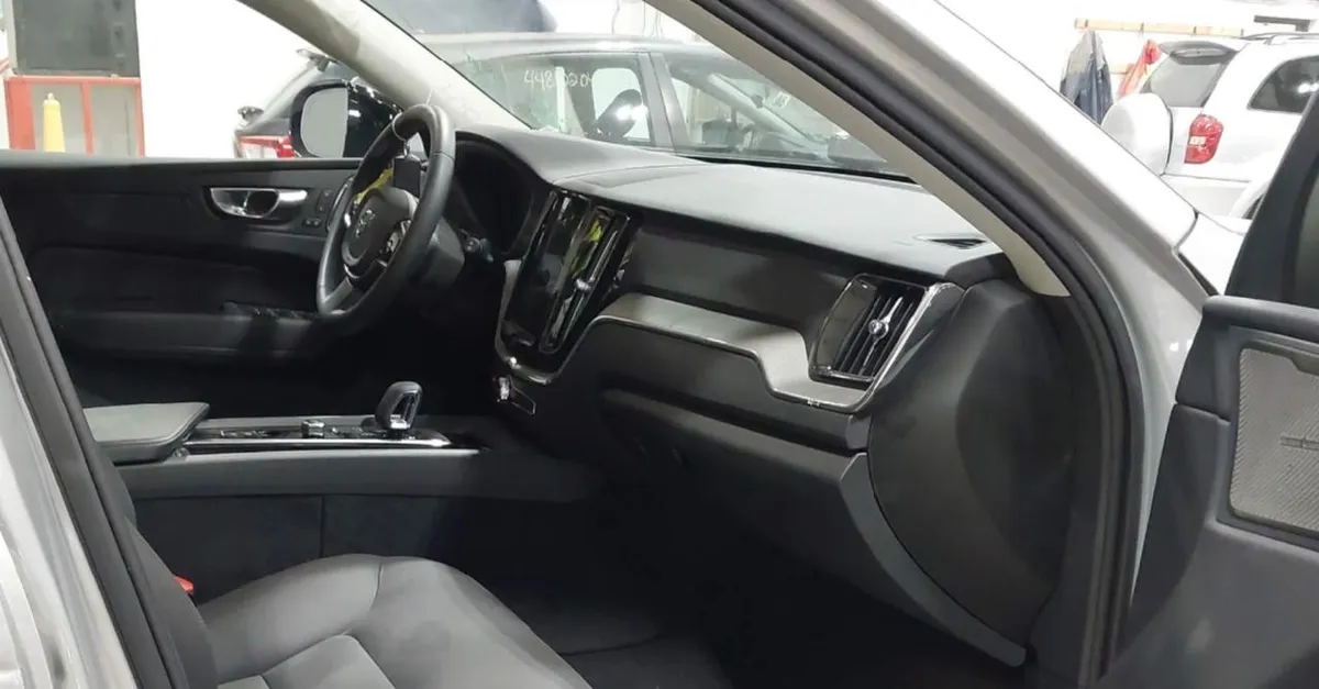 VOLVO XC60 B5 PLUS 2025