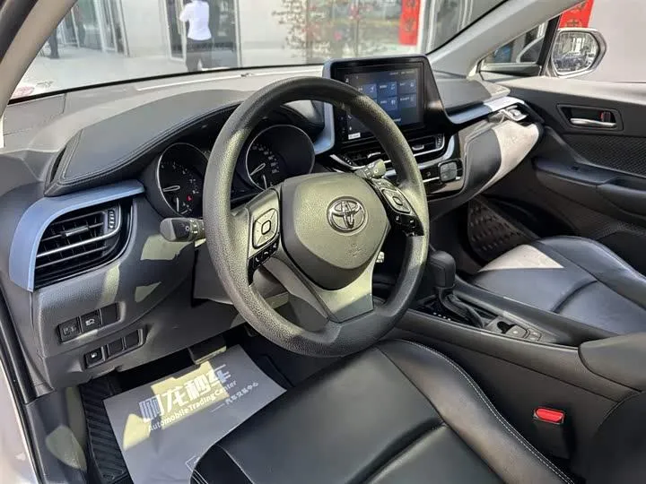 TOYOTA C-HR 2021