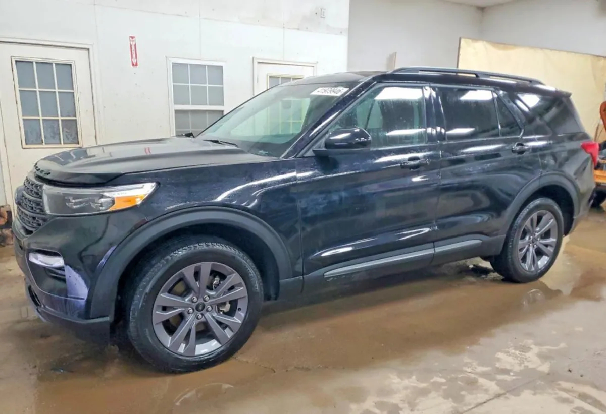 FORD EXPLORER XLT 2023