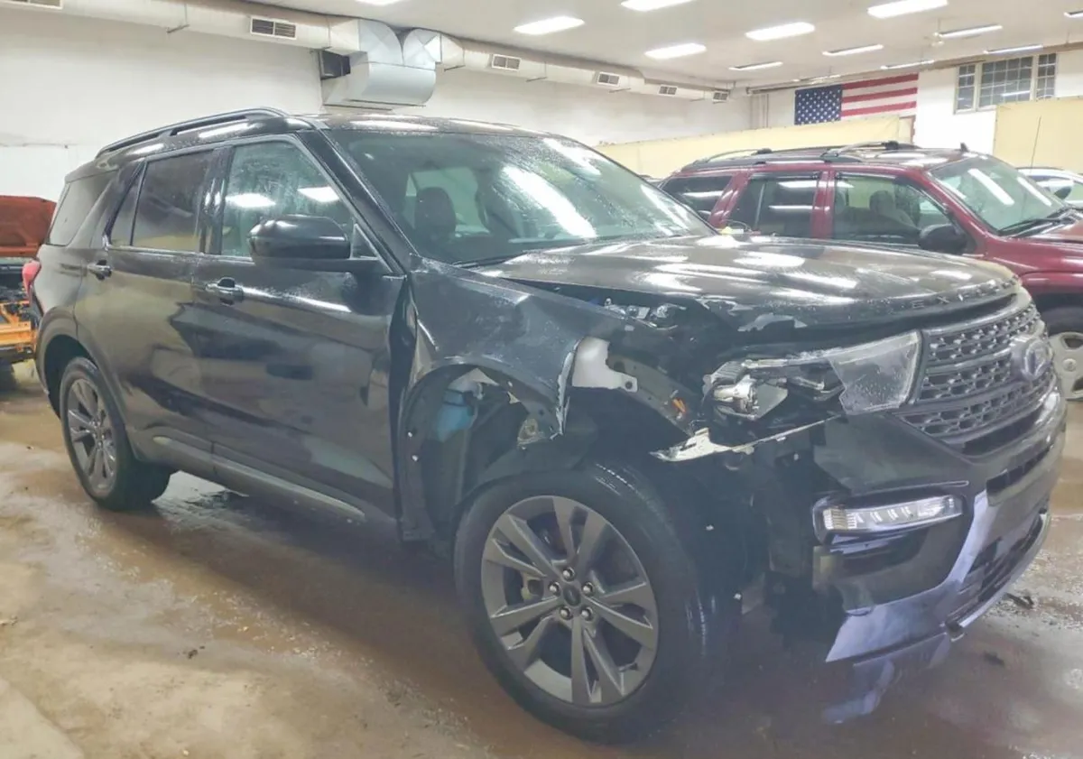 FORD EXPLORER XLT 2023