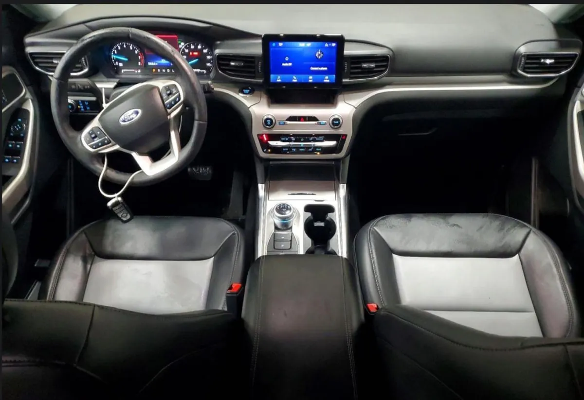 FORD EXPLORER XLT 2023