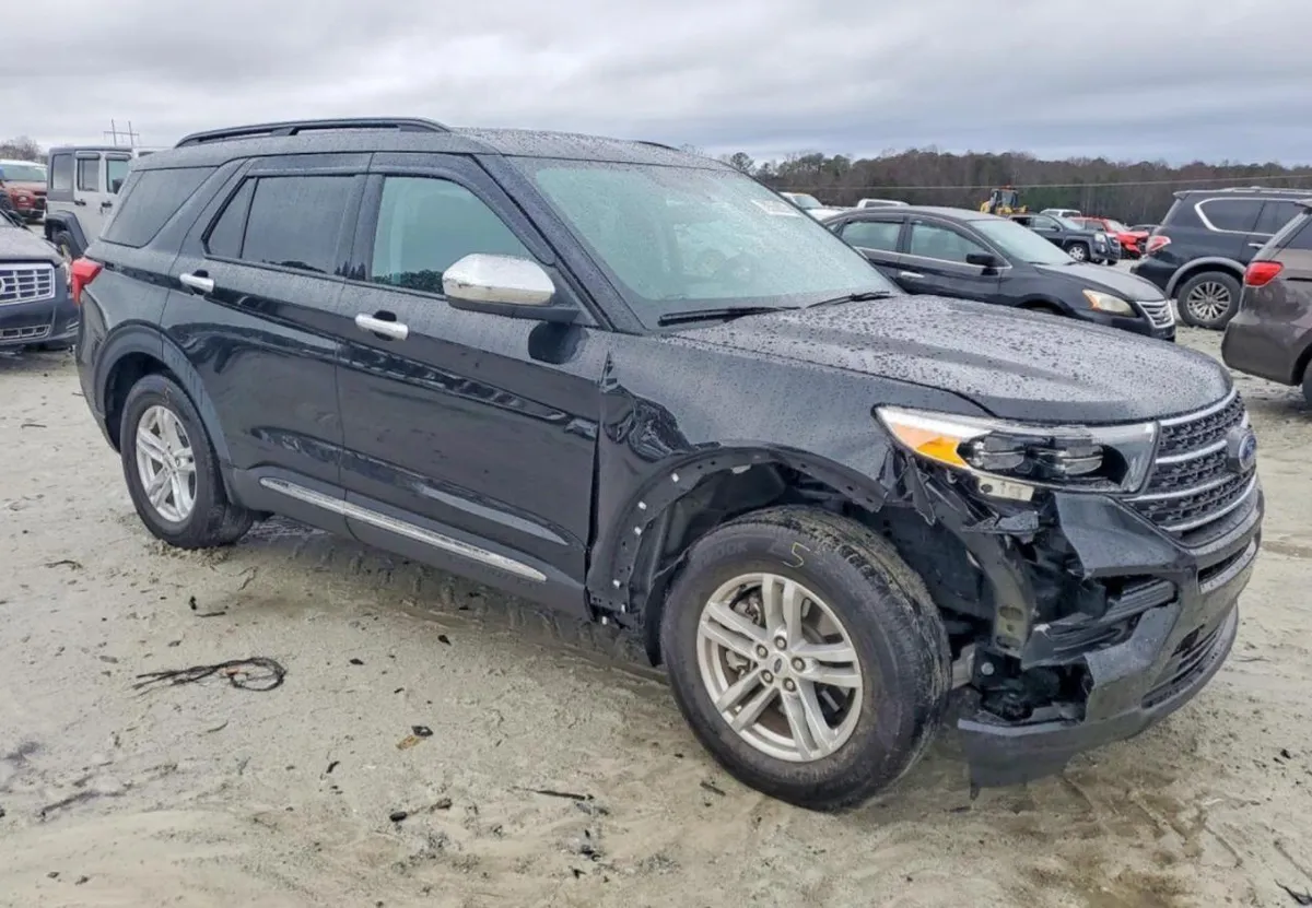 FORD EXPLORER XLT 2023