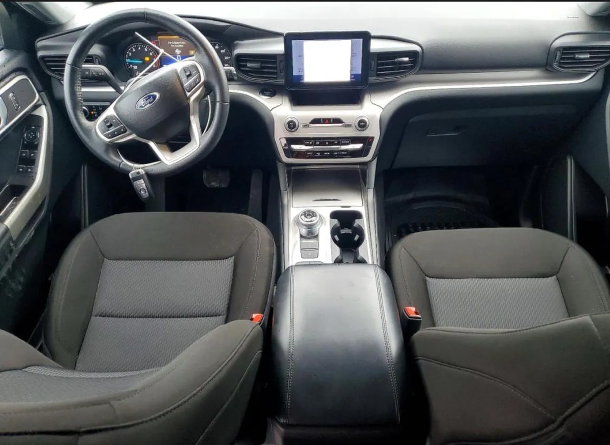 FORD EXPLORER XLT 2023