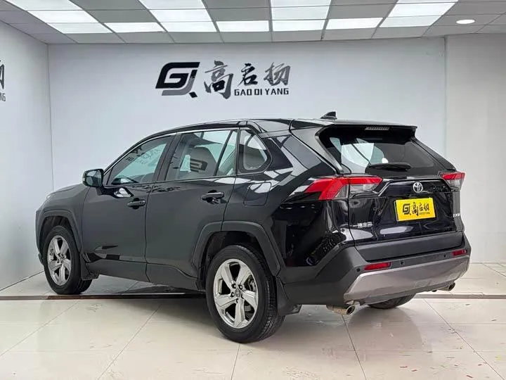 TOYOTA RAV4 2021