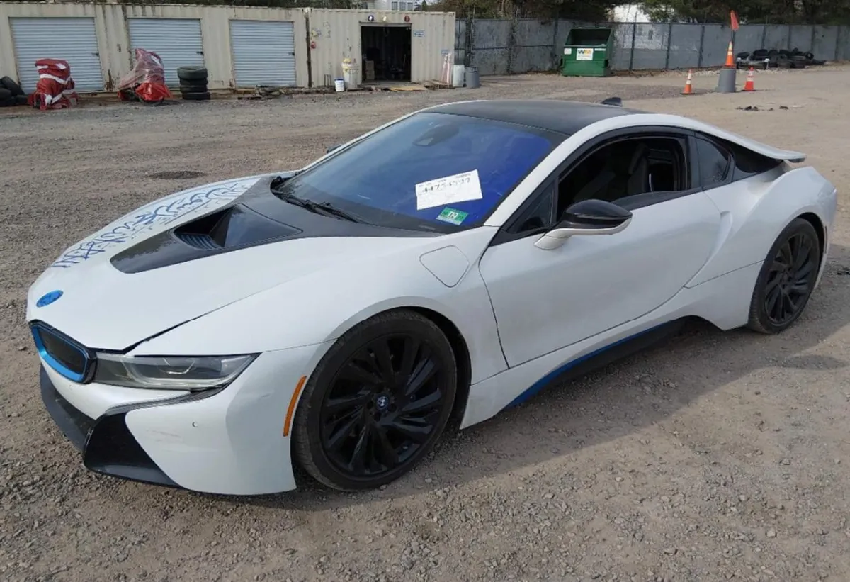 BMW I8 2016