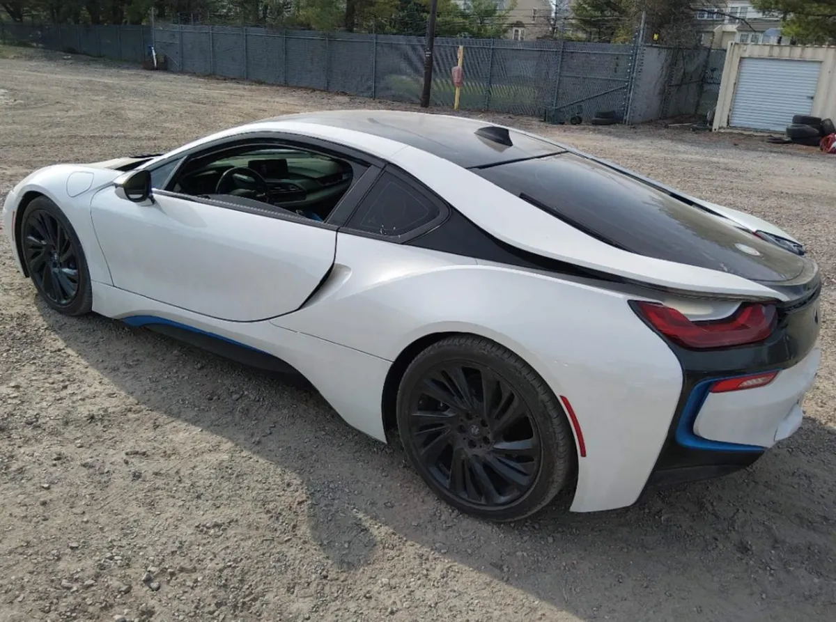 BMW I8 2016