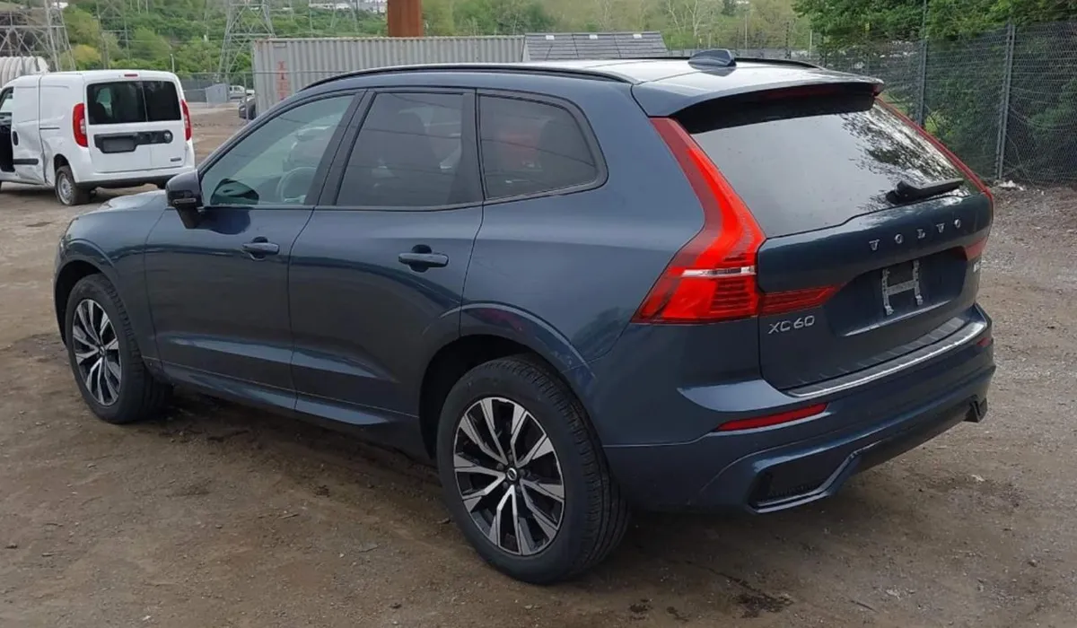 VOLVO XC60 B5 CORE DARK 2024