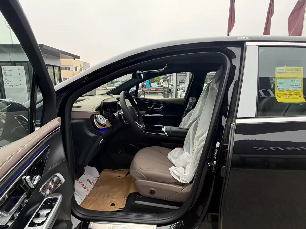 MERCEDES-BENZ EQE LUXURY 2025