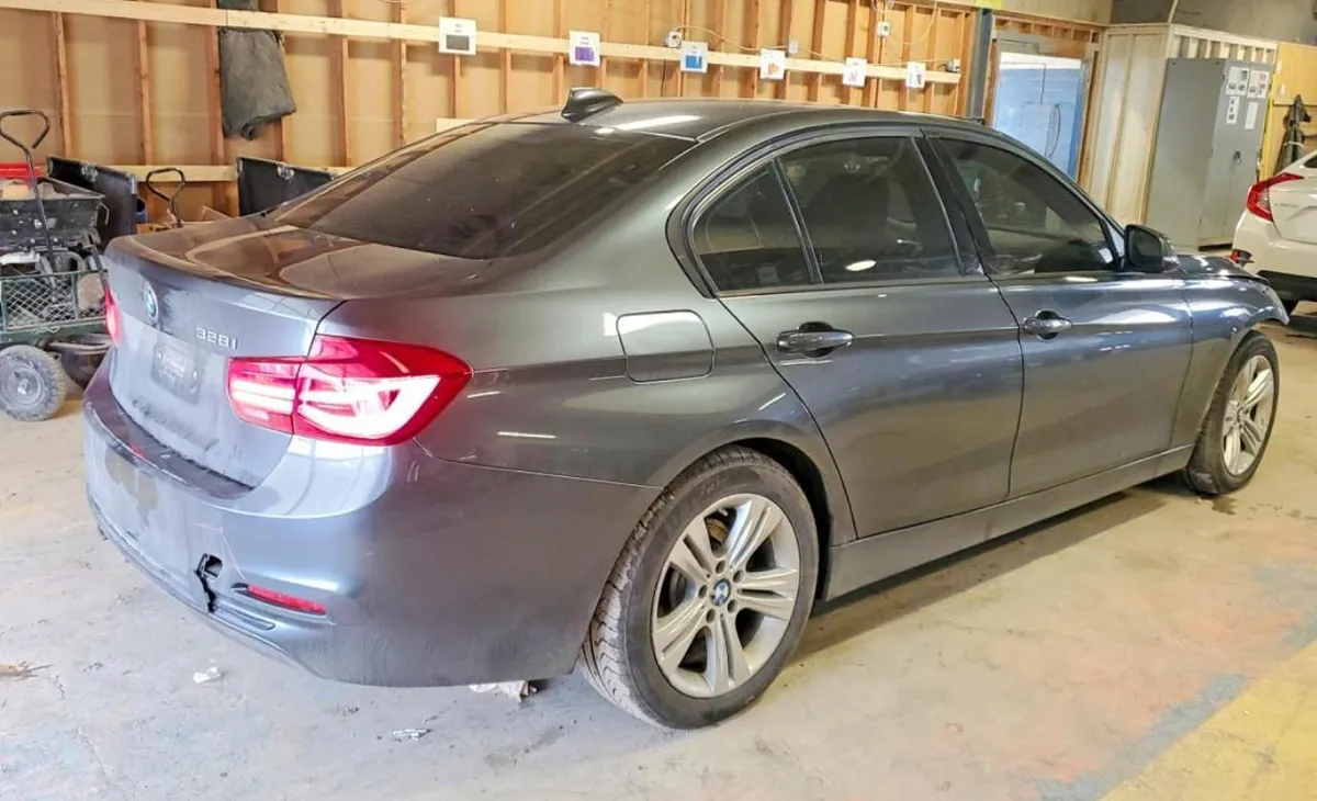 BMW 328 XI SULEV 2016