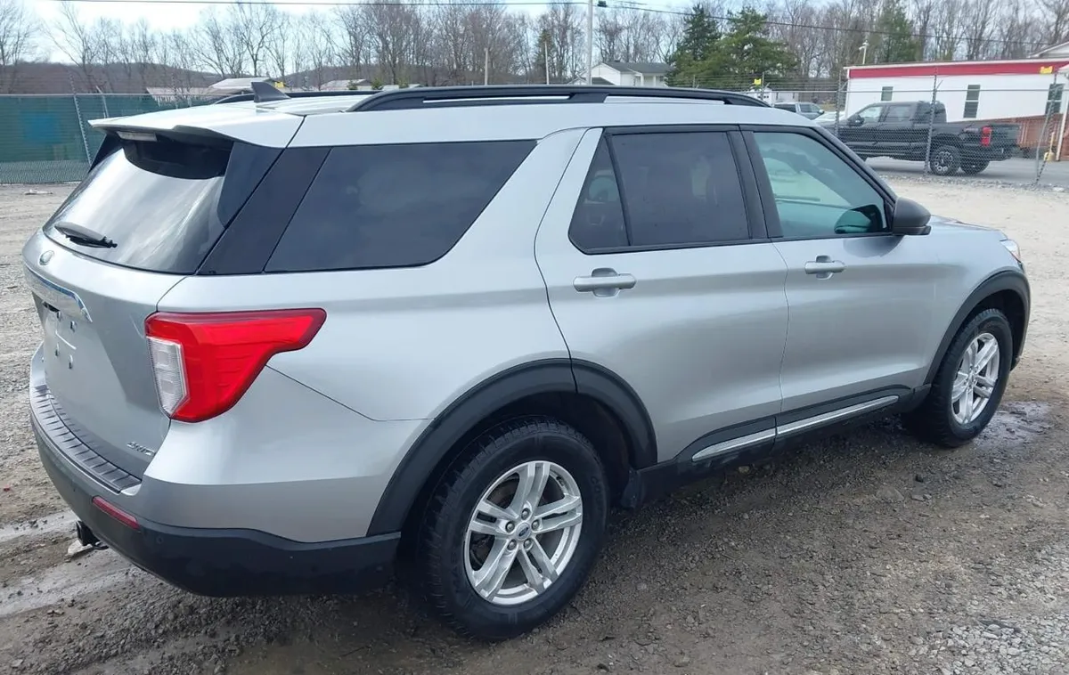 FORD EXPLORER XLT 2023